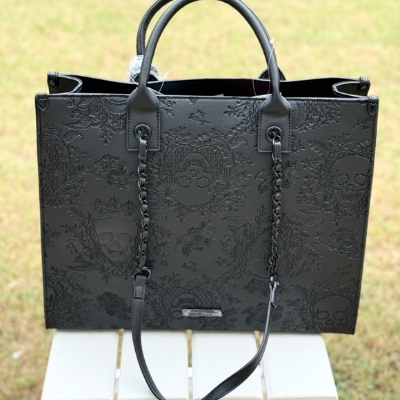 Betsey Johnson "skulltatstic"  black skull 2 PC large tote with wristlet XOKIARA - Picture 8 of 16